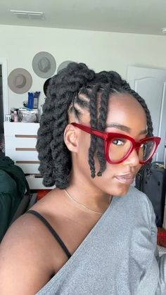 Sep 14, 2024 - 66K likes, 1,020 comments - untouchableyann on August 27, 2024: "Chunky Loc Knot Ponytail created by me 😻  The amount of compliments I’ve received daily has been crazyyy 😅🥰 I LOVE this style! Retwist by @elandalocs 🫶🏾 Style Time: 1 hour after retwist  Hair Used: 3-4 packs of 16” cuban twist #womenwithlocs #locdyan…