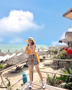 Outfit Pantai Korea, Beach Outfit Dresses, Goa Outfits Women, Beach Outfit Dress, Dress Beach Outfit, Women Beach Outfits, Bandeau Tops, Fashion Top Outfits