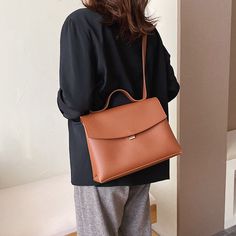 Upper width 27CM, lower width 29CM, height 21CM, thickness 11CM Brand Name: CyflymderShape: SatchelsPlace Of Origin: ZHE JIANG ProvinceHandbags Type: Shoulder BagsTypes of bags: Shoulder & HandbagsOrigin: CN(Origin)Main Material: PUClosure Type: COVERHardness: HARDStyle: vintageLining Material: PolyesterOccasion: VersatileGender: WOMENPattern Type: SolidNumber of Handles/Straps: SingleInterior: Interior Zipper PocketInterior: Interior CompartmentDecoration: LOCKItem Type: Handbags Branded Wallets, Womens Designer Handbags, White Handbag, Green Brands, Vegan Bags, Designer Handbag, Shoulder Messenger Bag, Formal Looks, Large Tote Bag