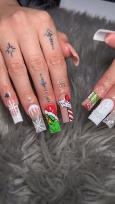 Nails Merry Christmas, Grinch Christmas Nails, Winter Nails Designs, New Years Nails, The Grinch Christmas, Winter Nails Acrylic, Girly Acrylic Nails, Simple Acrylic Nails