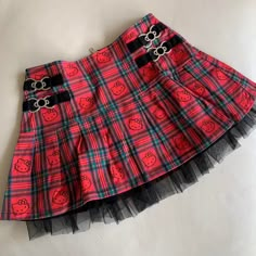 New Hello Kitty X Dolls Kill ”Good For Each Other” Red And Black Plaid Mini Skirt With Black Tulle Underlay. So Cute!! Size S(Sold Out), M(Sold), L(Sold Out), Xl(Sold), 2x, 3xl (2x & 3x Are Plus Sizes Xl Is Regular Sizing) Xl Is 34” Waist And 13.5” Length Without The Under Layer - Tulle Underneath Adds Another 1.5” Each Size Is 2” In Difference Between Sizes Red Skirt Aesthetic, Plus Size Mini Skirt Outfit, Mha Style, Black Plaid Mini Skirt, Red Goth, Mcbling Fashion, Shein Haul, Plaid Pleated Mini Skirt, Ladies Shorts