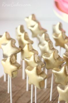 there are many little stars on the cake popss that were made to look like they have been dipped with icing