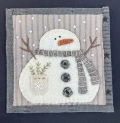 5 inches mini quilt Heart to Hand Snowman Sewing Patterns Free, Quilting Christmas Projects, Miniature Quilts Patterns Free, Mini Quilts Patterns Free Wall Hangings, Free Wool Applique Patterns, Snowman Quilt Patterns, Small Quilted Gifts, Arrow Quilt, Snowmen Ideas