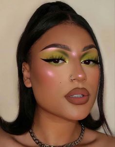 Cool Makeup Looks, Green Makeup, Glam Makeup Look, Colorful Eye Makeup, Green Eyeshadow, Eye Makeup Looks, Makeup Eye Looks