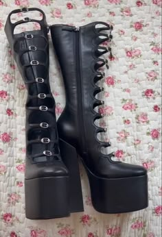 Boot Heels Aesthetic, Trad Goth Shoes, Goth Boots Aesthetic, Goth Shoes Aesthetic, Goth Heels, Pretty Heels, Goth Shoes, Goth Boots, Gothic Shoes