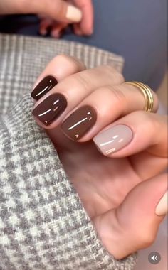 November Nail Trends 2023, Short Classy Nails Fall, Short Square Fall Nails 2023, Short Squoval Acrylic Nails Fall, Fall Nails 2023 Short, Fall Nails 2023 Color Trends Short Square, Short Fall Nails 2023, Novemember Nails, Otoño Nails