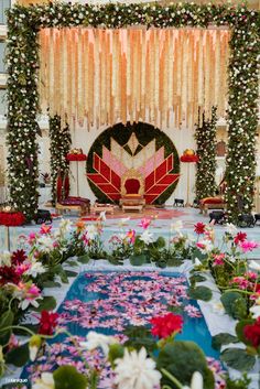 Weding Decoration, Floral Mandap, Wedding Stage Decor, Ganapati Decoration, Housewarming Decorations, White Wedding Theme, Mandap Decor, Mini Pool, Desi Wedding Decor