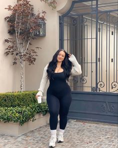 260 Pounds Woman, Outfits For Busty Black Women, Jaelah Majette, Plus Size Outfits Baddie, Curvy Baddie Outfits, Curvy Baddie, Mode Zendaya, Comfortable Travel Outfit, Plus Size Baddie Outfits