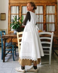 Cecibirbona – I grembiuli di Cecibirbona per la scuola e per la cucina Apron Dress Pattern, Shabby Chic Clothes, Gardening Outfit, Gorgeous Clothes, Modest Clothing, Aprons Vintage, October 7, Apron Dress