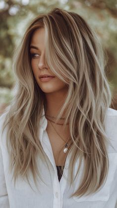 Create the perfect voluminous look with textured long layers. This hairstyle adds dimension and bounce for an effortlessly chic vibe. #TexturedLayers #VoluminousHair #LongHairGoals #HairInspo Pictures To Show Your Hairstylist Layers, Chunky Long Layers, Textured Long Layers, Long Hair Layers Straight, Long Straight Hair With Layers, Straight Haircuts, Layered Haircuts For Long Hair, Hair Contouring, Haircuts For Long Hair With Layers