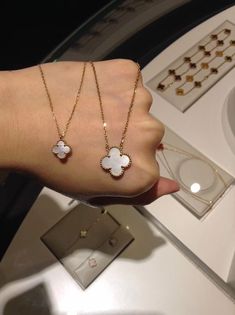 Van Cleef And Arpels Jewelry, Cartier Love, Girly Jewelry, Jewelry Inspo