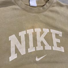 Nike crewneck 
Decent condition
Size L 
Send offers ! Nike Crewneck, Mens Sweatshirts, Nike Men, Crew Neck, Nike, Sweatshirts, Quick Saves