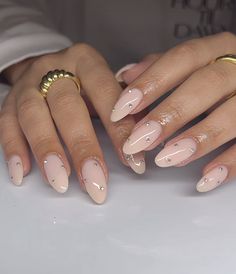 Pink Nail Almond, Structured Manicure, Nail Almond, Studded Nails, Casual Nails, Classy Acrylic Nails, Dope Nail Designs, Sparkle Nails, Gem Nails