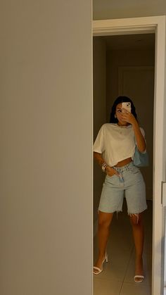 Bermuda Jeans Outfit, Look Short Jeans, Look Short, Bermuda Jeans, Jeans Cargo, Jean Outfits, Denim Skirt, New Look, Jean Shorts