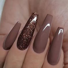 Fall Nail Polish, Brown Nails Design, Nails Trending, Nail Polish Colors Fall, Trending Colors, November Nails, Trending Ideas, Gold Nail