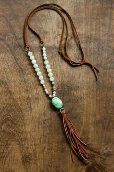 Leather, bead and tassel boho necklace Green Stone Pendant, Coin Earrings, Necklace Craft, A Necklace, Diy Schmuck, Leather Necklace, Jewelry Projects, Diy Necklace, Leather Jewelry