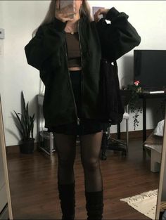 Effortless Grunge Outfits, Fall Dark Outfits, Fall Outfit Inspo Grunge, Dark Outfits For School, Grunge Dark Academia Outfits, Dark Outfits Girl, Dark Academia Girl Outfits, Winter Dark Outfits, Dark Academia Grunge Outfit