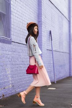 Louis Vuitton Neverfull Outfit, Pink Pleated Midi Skirt, Ring Nails, Nails Kit, Dream Bag, Handbag Outfit, Personal Color, Style Evolution, Grey Jumper