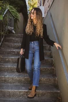 Ashley wearing a black tee, black blazer, dark Wash denim, and brown lug sole Chelsea boots Ankle Jeans Outfit, Stylish Capsule Wardrobe, Straight Leg Jeans Outfits, Jeans Outfit Fall, Balanced Living, Mom Jeans Outfit, Effortless Beauty, Fall Capsule Wardrobe