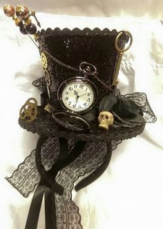 Steampunk Time Gothic Cosplay Black Mini Top Hat Real Pocket Watch Clocks Keys Clock Wheels Cogs Skulls Rose Alice Through The Looking Glass Moda Steampunk, Gothic Cosplay, Mode Steampunk, Steampunk Aesthetic, Steampunk Halloween, Steampunk Hat, Halloween Gothic, Mini Top Hat, Steampunk Accessories