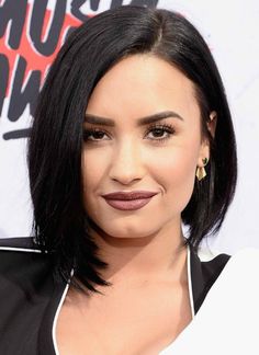 Demi Lovato Short Hair, Demi Lovato Hair, Short Hair Cuts For Round Faces, Iheartradio Music Awards, Modern Haircuts, Very Short Hair, Beauty Looks