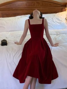 Elegant Runway, Runway Design, Midi Dress Elegant, Backless Midi Dress, Burgundy Prom Dress, Black Velvet Dress, Looks Chic, Party Dress Long, Dress Elegant