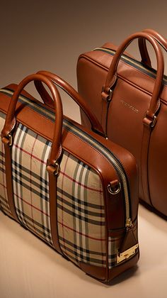 Heritage-inspired briefcases for men in Horseferry check and classic tan leather. Find the perfect gift this festive season at Burberry.com #burberrygifts #christmas Burberry Leather Bag, Burberry Briefcase, Classic Leather Bag, 2015 Style, Burberry Gifts, Burberry Purse, Luxury Luggage, Luxury Leather Bag