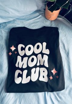 Cool Mom Club T-Shirt. Designed Myself using Iron-on Vinyl. Rose Gold and White Design on back. Cool Mom Club Design on front left of shirt using Rose Gold Lettering and White Diamond Design. Gold And White Design, Beste Mama, Cool Mom, Club T Shirt, Moms Club, Gold Lettering, Iron On Vinyl, Club Design, Gold Letters