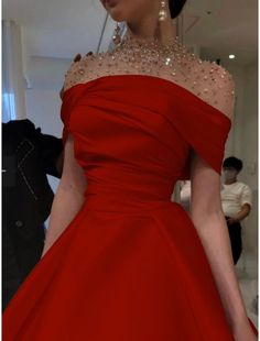 Red Dancing Dress, Red Green Dress, Wedding Evening Gown, Shuffle Dance, Gown Elegant, White Ball Gowns, Women's A Line Dresses, Quick Makeup, Evening Dresses Online