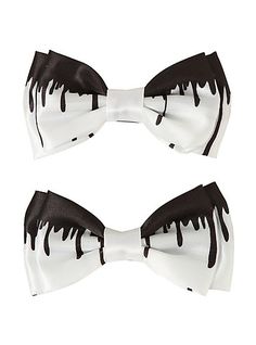 Goth Hair Accessories, Snow White Hair, Black And White Hair, Hot Topic Clothes, Hot Topic Shirts, White Hair Bows, Making Bows, Hot Topic Dresses