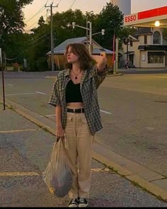 Lesbian Outfits, Outfit Ideas Fall, Foto Poses, Tomboy Style Outfits, Fall 2022, Tomboy Fashion, Casual Style Outfits