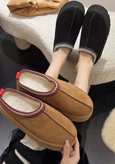 Boots For Women Winter, Snow Boots For Women, Slippers Platform, Kids Coats Girls, Tory Burch Boots, Womens Ugg Boots, Snow Boots Women, Girls Leggings