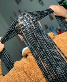 Box braids>> Medium Knotless Braids Black Women, Small Single Braids For Black Women, Knotless Braids Ideas For Black Women, Rectangle Part Box Braids, Box Braids Knotless Medium, Knotelles Braids Hairstyles, Knotleee Box Braids Medium, Medium Knotless Braids For Black Women, Medium But Length Knotless Braids