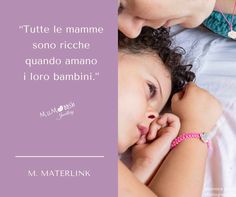 a woman and child laying on top of a bed with a quote above them that says,'tutte le mammane sono ricore quanno amano amaro amano i loro