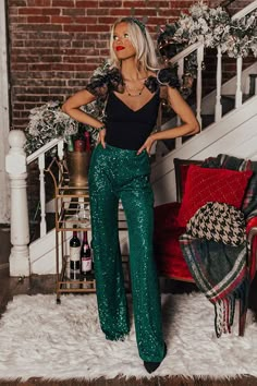 High Waisted Sparkle Pants, Sequence Pants Outfit Holiday Parties, Green Sequin Pants, Green Sequin Pants Outfit, Sequin Christmas Outfit, Sequin Flare Pants Outfit, Sequined Pants Outfit, Sequin Pants Outfit Holiday, Sequin Pants Outfit Night Out