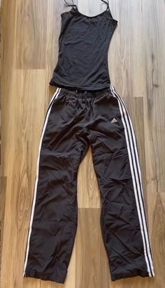 Adidas Vintage, Emma Chamberlain, Fits Clothes, Neue Outfits, Looks Street Style, Swaggy Outfits, Mode Inspo, 가을 패션, Adidas Pants