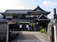 Traditional Japanese House Layout, Traditional Japanese Mansion, Japanese Style House Plans, Traditional Japanese House Exterior, Japan House Exterior, Traditional Japanese House Plans