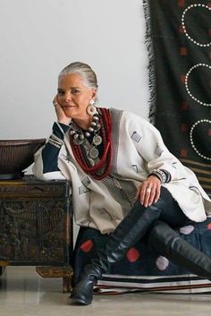 📸 Memories in Photographs 📸 | Ali McGraw @ 77 years old Silver Sisters, Happy Clothes, Over 60 Fashion, 50 And Fabulous, Cooler Look