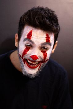 #maquiagem #make #maquiagemartística #arte #teatro #peça #palhaço #artístico #teatral #masculino Face Painting, Face Paint, Carnival Face Paint, Halloween Face, Face Makeup, Halloween Face Makeup, Makeup, Make Up