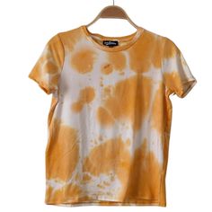 Freshman Womens Orange Tie Dye Crew Neck Short Sleeve Top Size Xl New With Defects Small Faint Black Stain On The Front Of The Top (Stain May Or May Not Come Off) Measurements: Armpit To Armpit - 18 In Shirt Length -22 In Tie Dye Girl, Orange Tie Dye, Tie Dye Blouse, Light Pink Shorts, Light Blue Top, Casual Activewear, Orange Tie, Crew Neck Tshirt, Summer Hot