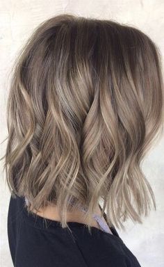 Short Mousy Blonde Hair, Sandy Blonde Balayage Short Hair, Beige Blonde Hair With Lowlights, Short Dark Ash Blonde Hair, Short Sandy Brown Hair, Dark Blonde Balayage Short Hair, Sand Blonde Hair Balayage, Short Sandy Blonde Hair, Mushroom Brown Hair Color Short