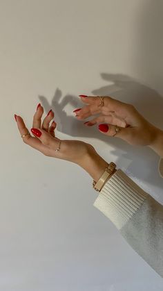 Pose For Nails, Paint Nails Aesthetic, Nail Artist Profile, Hand Model Portfolio, Hand Modeling Poses, Poses For Nails, Hands Photography Creative, Nails Pictures Ideas Instagram, Nail Model Photography