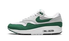 The Nike Air Max 1 Anniversary “Hunter Green” is an original-inspired colorway of the sleek performance runner from 1987 that released during summer 2020. Featuring the same OG shape and construction as the Air Max 1’s 30th anniversary releases in 2017, this “Hunter Green” makeup looks like it could have been an original colorway on the shelves all those years ago. The upper features a white mesh base that appears on the toe and collar. Overlaid grey felt panels can be found on the mid-panel, fo Hunter Green Shoes, Nike Font, 70s Converse, 1 Anniversary, Nike X Travis Scott, Shoes Aesthetic, Low Air Jordan 1, Nike Max, Converse Run Star