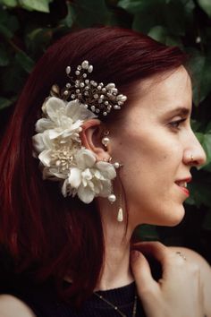 Available for left or right ear (price is for one cuff) * FLORA EAR CUFF * 🌷 Bring a bit of springtime vibe to your look with this handmade floral ear cuff. With its soft beige tones, faux pearls, and detailed wire work, this ear cuff is built on an adjustable brass base, making it easy to fit any adult. It can be the perfect accessory for weddings, festivals, or just adding a special touch to your outfit. This * Flora * ear cuff is a unique accessory that's perfect for any occasion. Grab one n Earring Cuffs, Flower Ear Cuffs, Fairy Ears, Floral Fairy, Spring Fairy, Fairy Accessories, Flower Ear, Wrap Earrings, Ear Climber