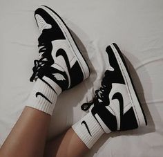 Nike Jordan Air 1, Sneakers Nike Jordan, Fashion Queen, Shoes Sneakers Jordans, Nike Air Shoes, Girls Shoes Kids