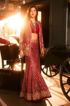 Ridhi Mehra | Milan Red Pant And Jacket Set | INDIASPOPUP.COM Jacket Suits For Women Indian, Bride Mom Outfit, Designer Suits For Women Indian, Sangeet Dress, Ridhi Mehra, Sangeet Outfit, Dresses Traditional, Indian Bride Outfits, Anita Dongre