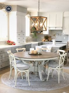 Beautiful farmhouse style featuring a machine washable round rug. Round Wood Table, Farmhouse Dining Rooms Decor, Farmhouse Dining Room Table, Round Kitchen Table, Farmhouse Kitchen Tables, Round Kitchen, Kitchen Table Decor, Farmhouse Dining Table, Farmhouse Dining Room