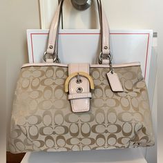 Vtg Coach, Nwt, Pale Pink & Khaki, Perfect Summertime Purse! Let All The Coach Lovers Know. Get It This Beauty Before She’s Gone!!! Pink Vintage Bag, Hat Belts, Jewelry Tattoos, Pretty Purses, Nail Bags, Red Satchel, Vintage Designer Bags, Clothing Jewelry, Maroon Leather