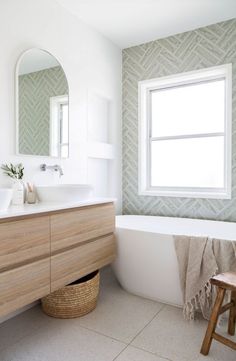 Minimalist Modern Bathroom Trends to Try #scandinavian #bathroom #ideas Floating Vanities, House Bathrooms, Bathroom Redesign, Bathroom Inspiration Decor, Bathroom Trends, Upstairs Bathrooms, Minimalist Designs