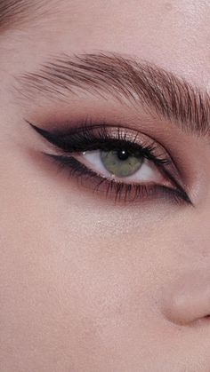 eyemakeup Eyeliner Tutorial Step By Step, Eyeliner Tutorial Winged, Wing Eyeliner Tutorial, Eyeliner Tutorial For Hooded Eyes, Double Wing Eyeliner, Cat Eye Eyeliner Tutorial, Graphic Eyeliner Tutorial, Easy Eyeliner Tutorial, Eyeliner Tutorial For Beginners